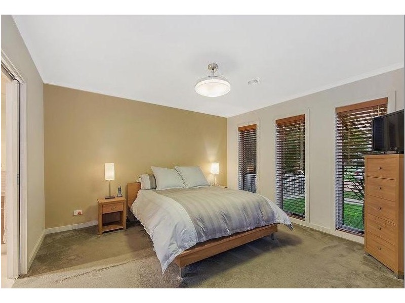 7 Garnet Way, Taylors Hill VIC 3037