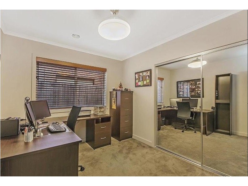 7 Garnet Way, Taylors Hill VIC 3037