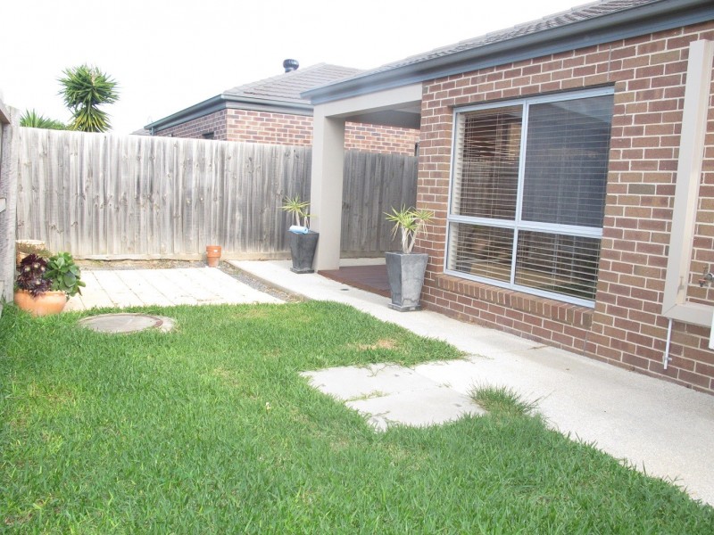 7 Garnet Way, Taylors Hill VIC 3037