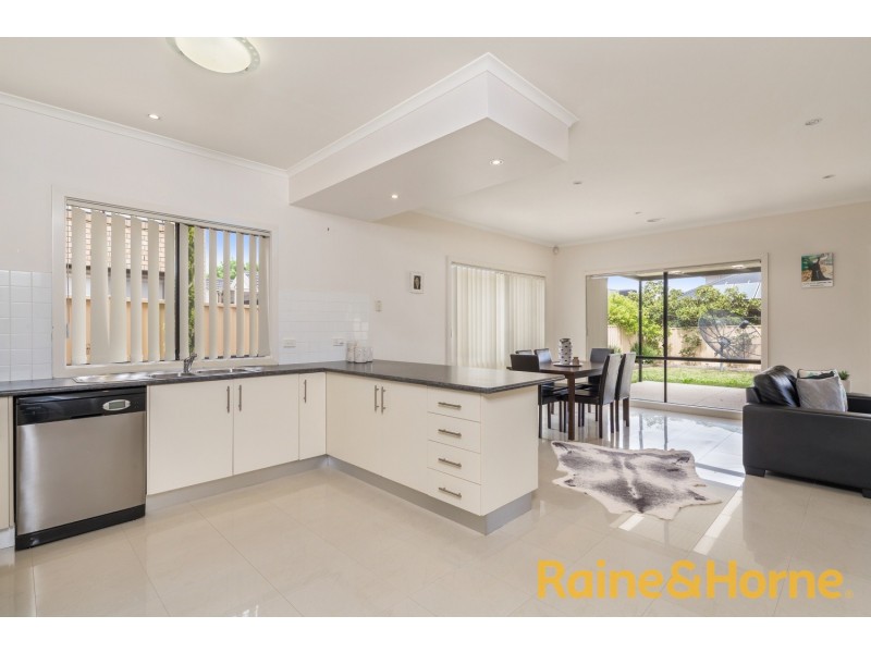 8 Alma Lane, Caroline Springs VIC 3023