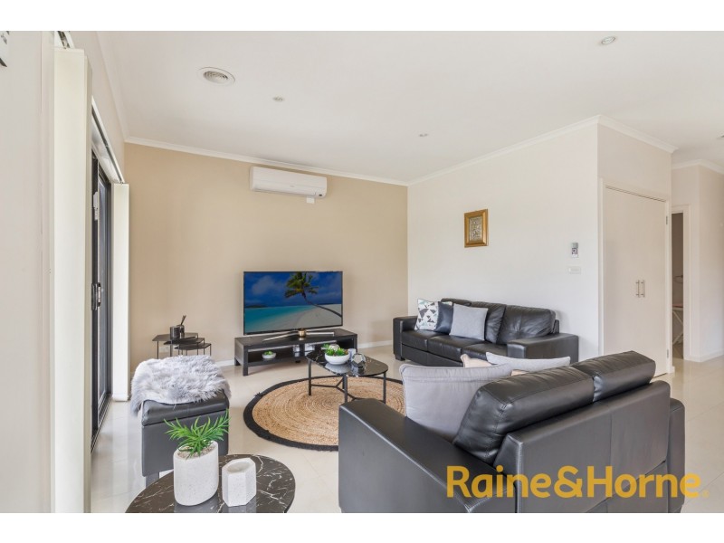 8 Alma Lane, Caroline Springs VIC 3023