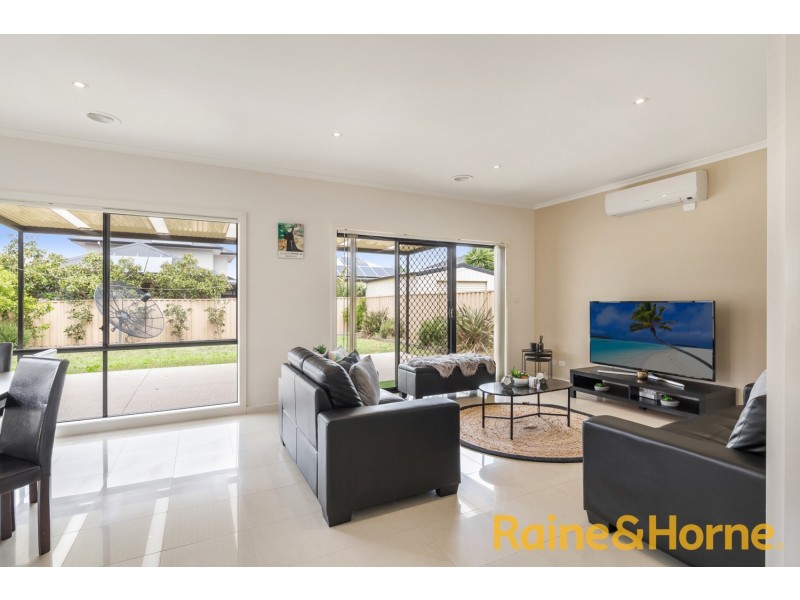 8 Alma Lane, Caroline Springs VIC 3023