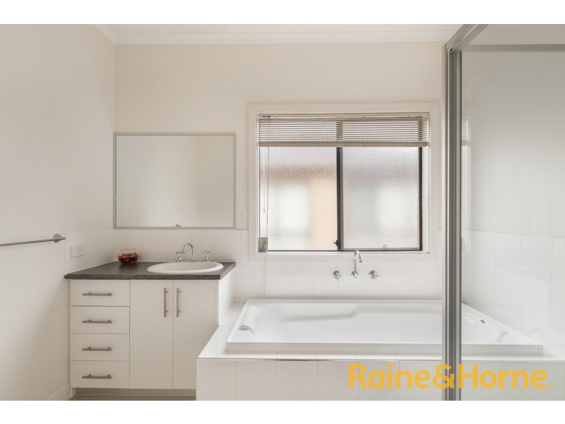 8 Alma Lane, Caroline Springs VIC 3023