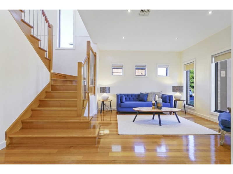 9 Braeside Walk, Caroline Springs VIC 3023