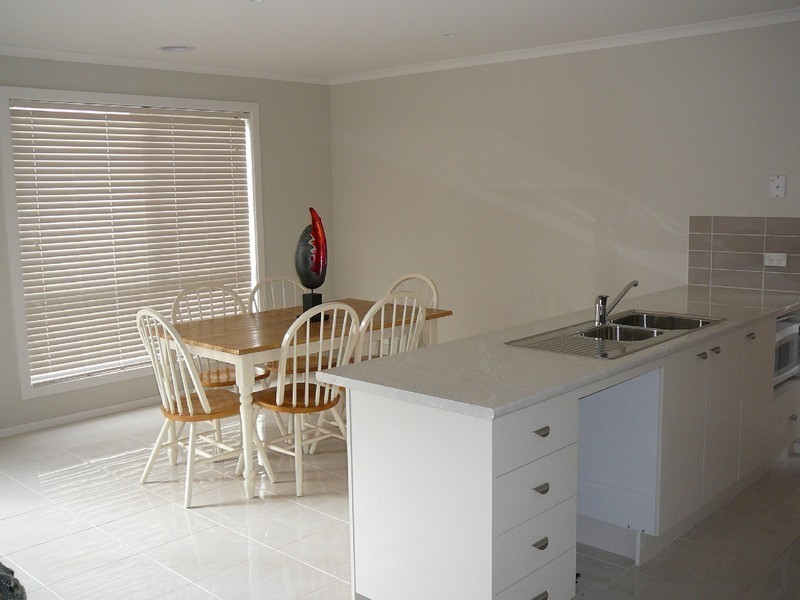 34 Hascombe Drive, Caroline Springs VIC 3023