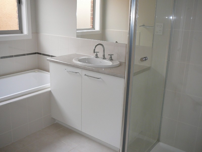 34 Hascombe Drive, Caroline Springs VIC 3023