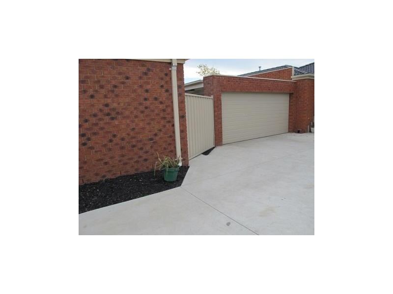 1/6 CATHERINE DRIVE, Hillside VIC 3037