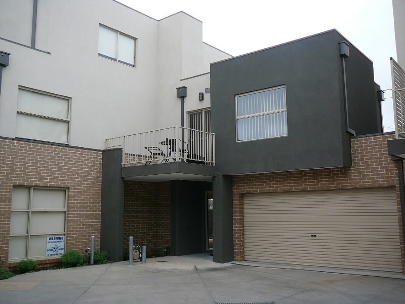 11/17-21 COBAW Cct, Caroline Springs VIC 3023