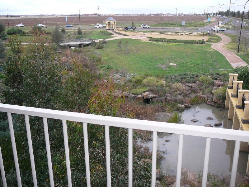 11/17-21 COBAW Cct, Caroline Springs VIC 3023