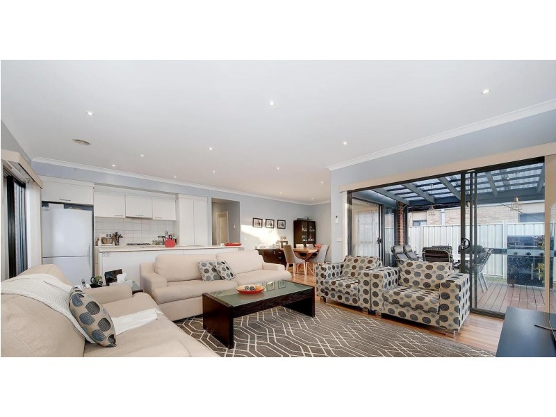 1 Eloura Circuit, Taylors Hill VIC 3037