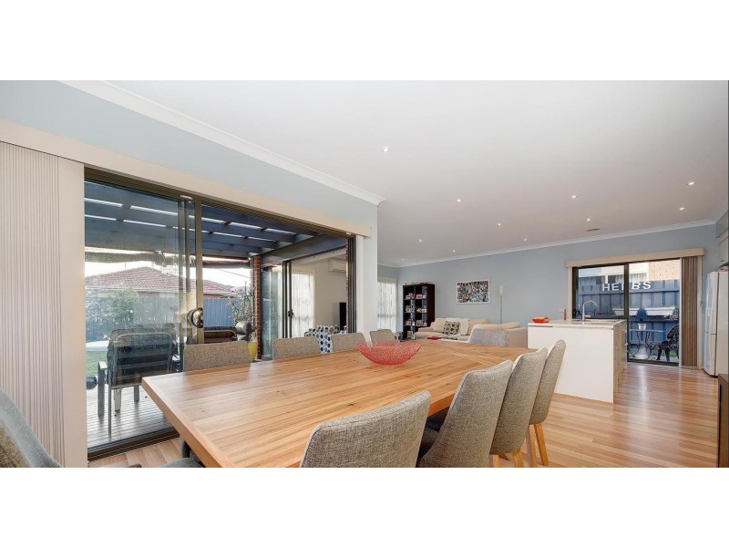1 Eloura Circuit, Taylors Hill VIC 3037