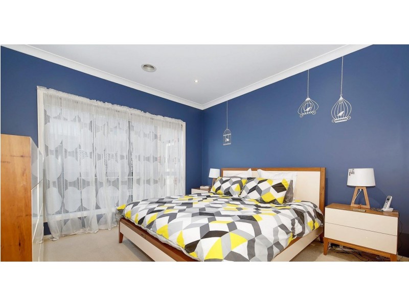 1 Eloura Circuit, Taylors Hill VIC 3037