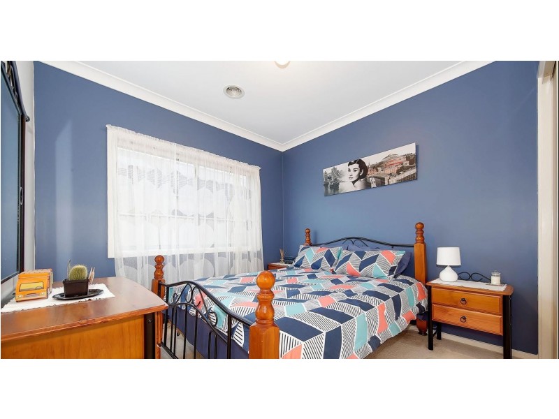 1 Eloura Circuit, Taylors Hill VIC 3037