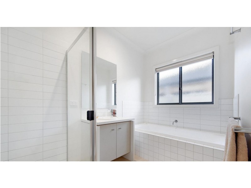 1 Eloura Circuit, Taylors Hill VIC 3037