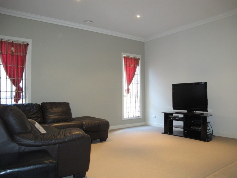 24 Westerfolds Terrace, Caroline Springs VIC 3023