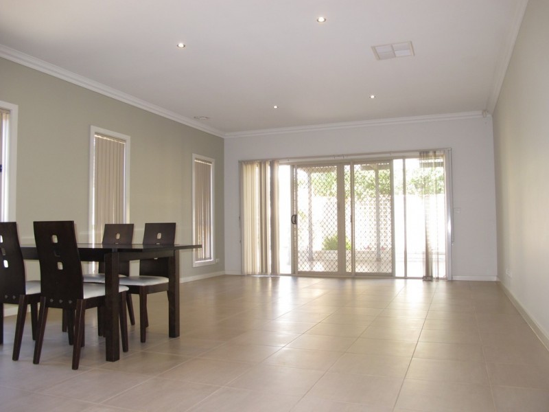 24 Westerfolds Terrace, Caroline Springs VIC 3023