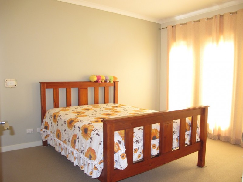 24 Westerfolds Terrace, Caroline Springs VIC 3023