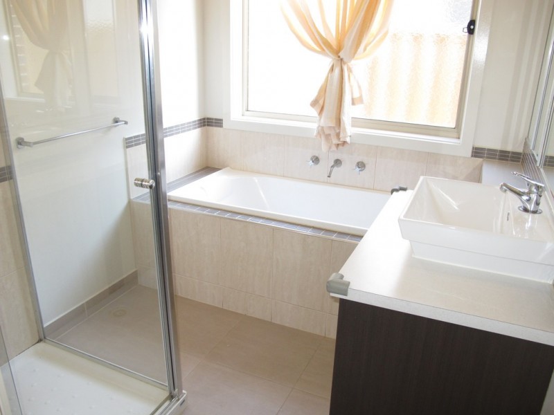 24 Westerfolds Terrace, Caroline Springs VIC 3023