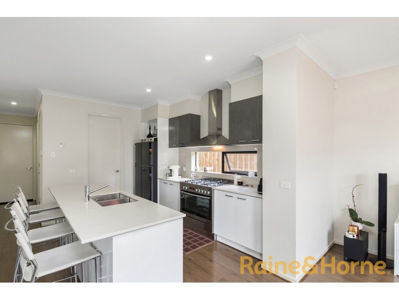49 RIVIERA DRIVE, Hillside VIC 3037