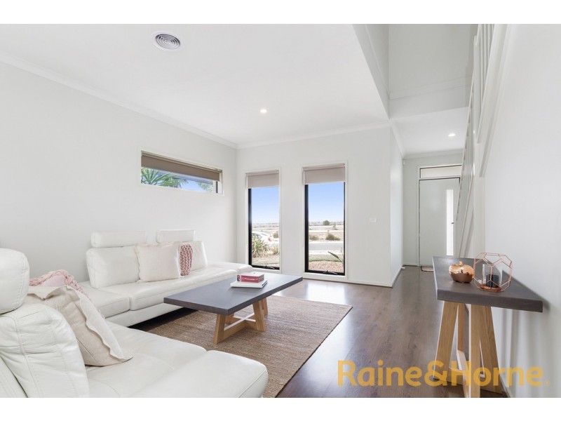 49 RIVIERA DRIVE, Hillside VIC 3037