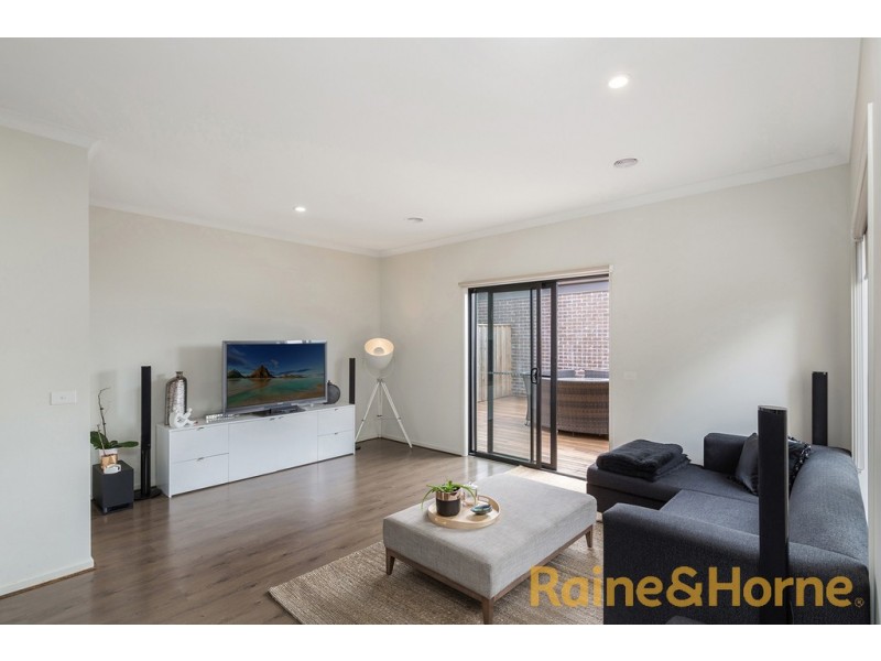 49 RIVIERA DRIVE, Hillside VIC 3037
