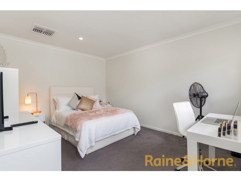 49 RIVIERA DRIVE, Hillside VIC 3037