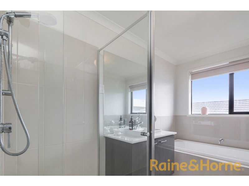 49 RIVIERA DRIVE, Hillside VIC 3037