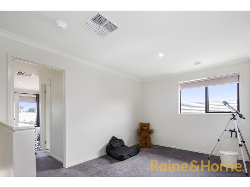 49 RIVIERA DRIVE, Hillside VIC 3037