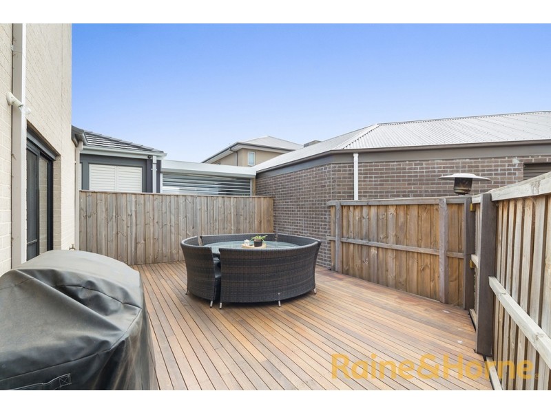49 RIVIERA DRIVE, Hillside VIC 3037