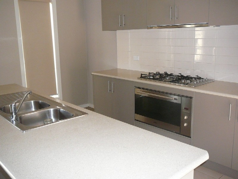 5 WHATMOUGH STREET, Caroline Springs VIC 3023