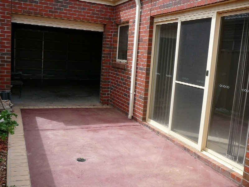 5 WHATMOUGH STREET, Caroline Springs VIC 3023