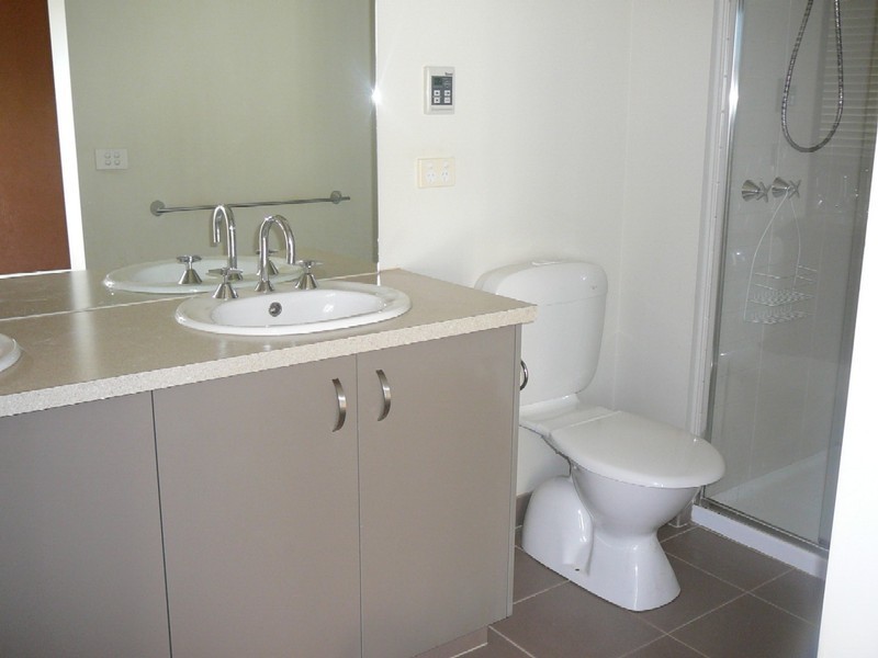 3 Oldis Close, Caroline Springs VIC 3023