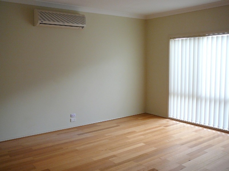 28 CLELAND WAY, Caroline Springs VIC 3023