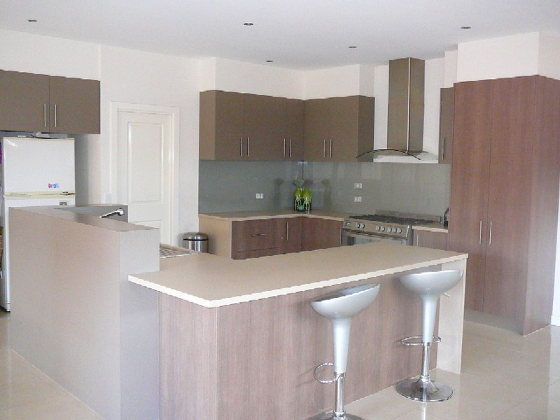 9 Braeside walk, Caroline Springs VIC 3023