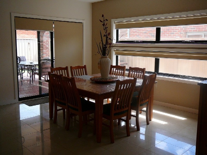 9 Braeside walk, Caroline Springs VIC 3023