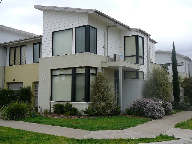5 Lauffre Walk, Caroline Springs VIC 3023