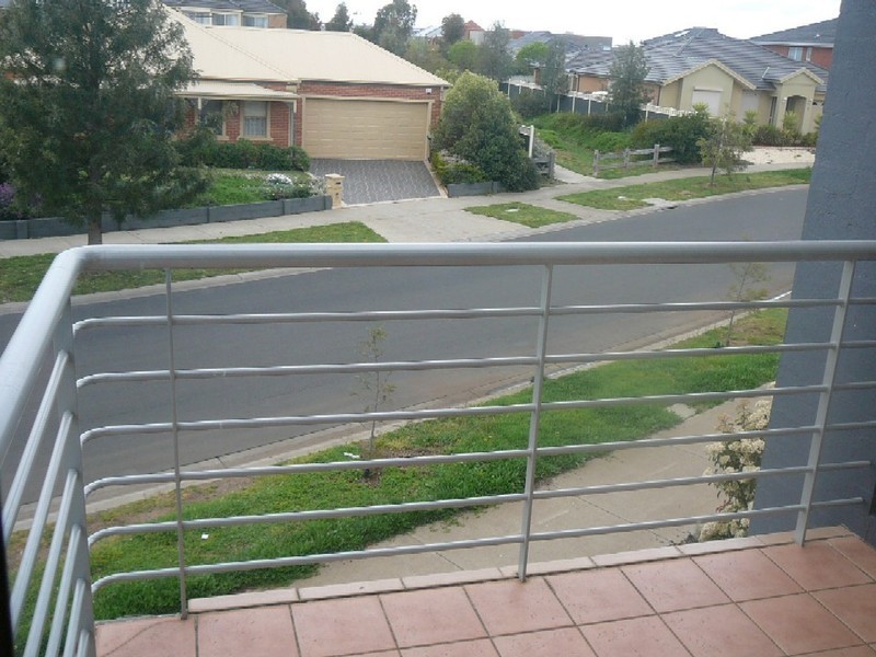 20 Blakeville Drive, Caroline Springs VIC 3023