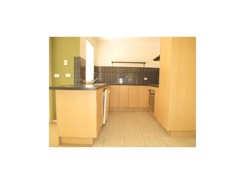 8 Champagne Way, Hillside VIC 3037