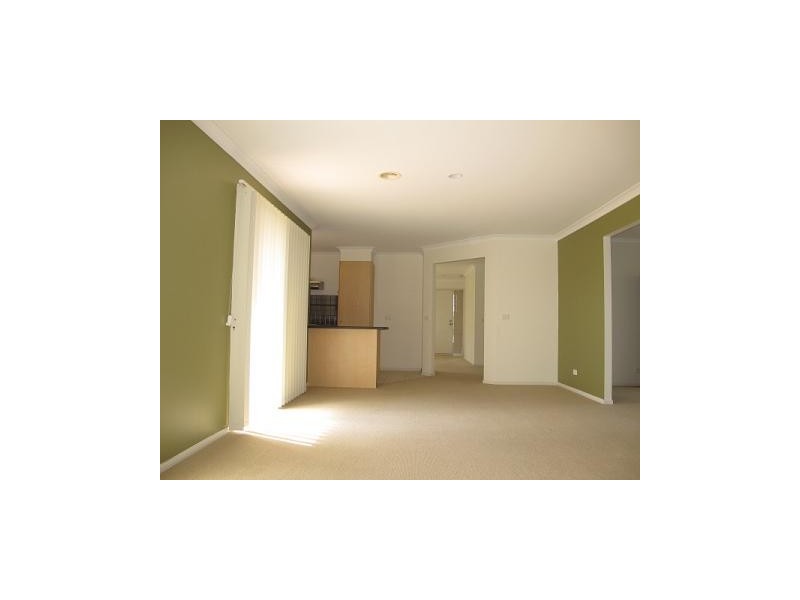 8 Champagne Way, Hillside VIC 3037