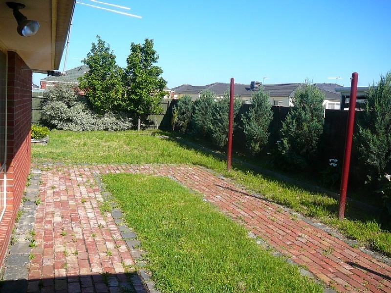 8 Champagne Way, Hillside VIC 3037