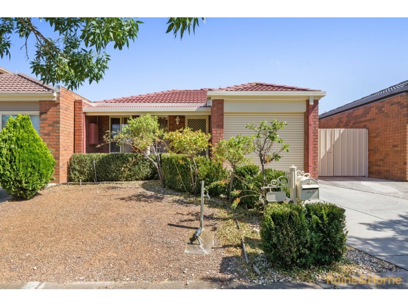 4 WOODBRIDGE PLACE, Burnside VIC 3023