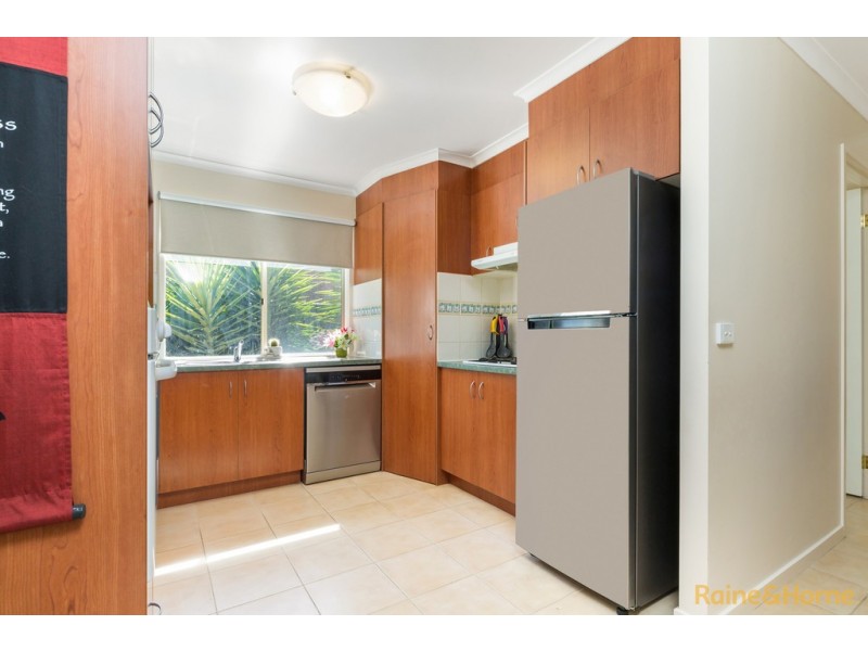 4 WOODBRIDGE PLACE, Burnside VIC 3023