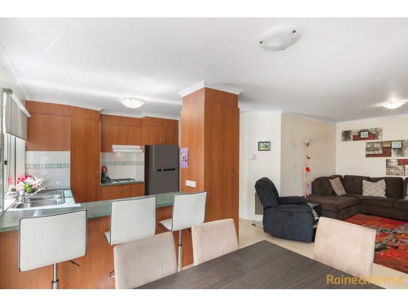 4 WOODBRIDGE PLACE, Burnside VIC 3023