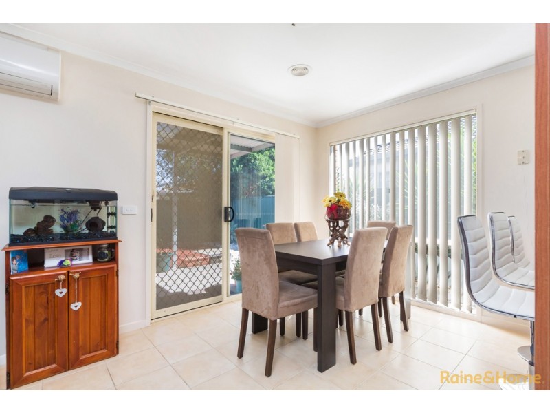 4 WOODBRIDGE PLACE, Burnside VIC 3023