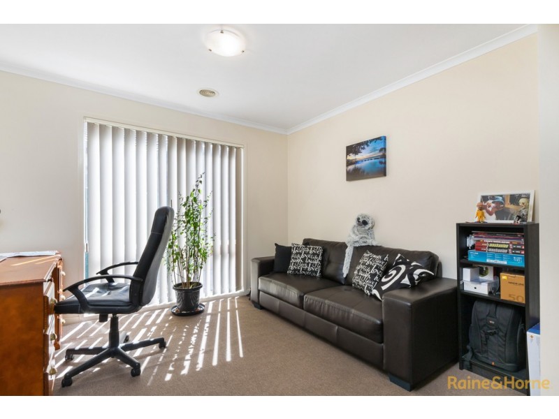 4 WOODBRIDGE PLACE, Burnside VIC 3023
