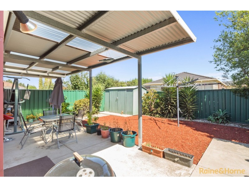 4 WOODBRIDGE PLACE, Burnside VIC 3023