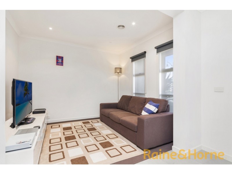 14 OLDIS CLOSE, Caroline Springs VIC 3023