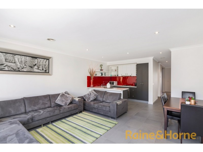 14 OLDIS CLOSE, Caroline Springs VIC 3023