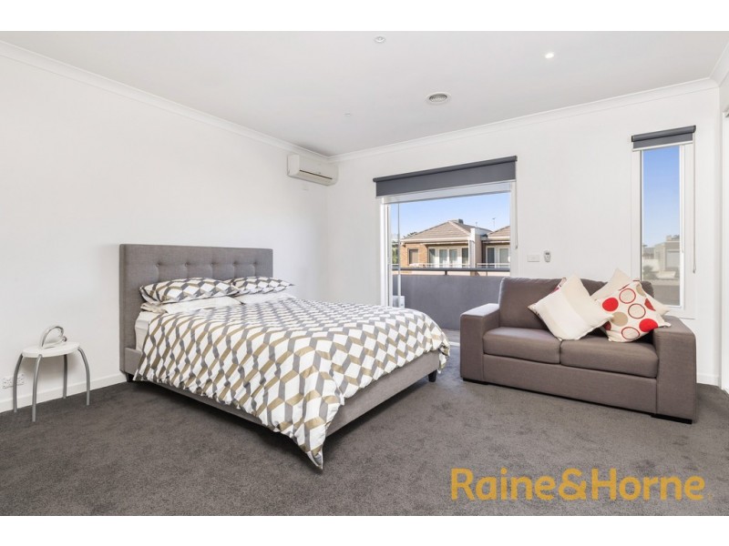 14 OLDIS CLOSE, Caroline Springs VIC 3023