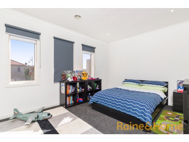 14 OLDIS CLOSE, Caroline Springs VIC 3023